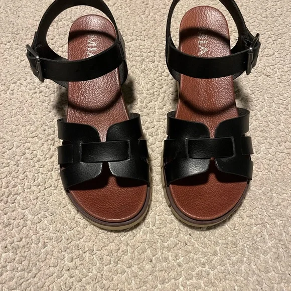 Size 7 - MIA Black Comfortable Sandals - Picture 1 of 3